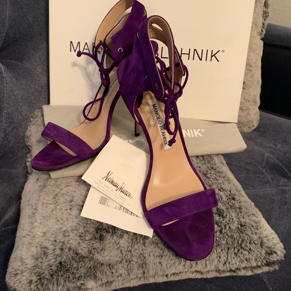 Manolo Blahnik Purple Suede Laramod Style Pumps